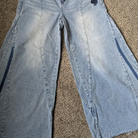 Wide-Leg Jeans - Picture 5 of 5